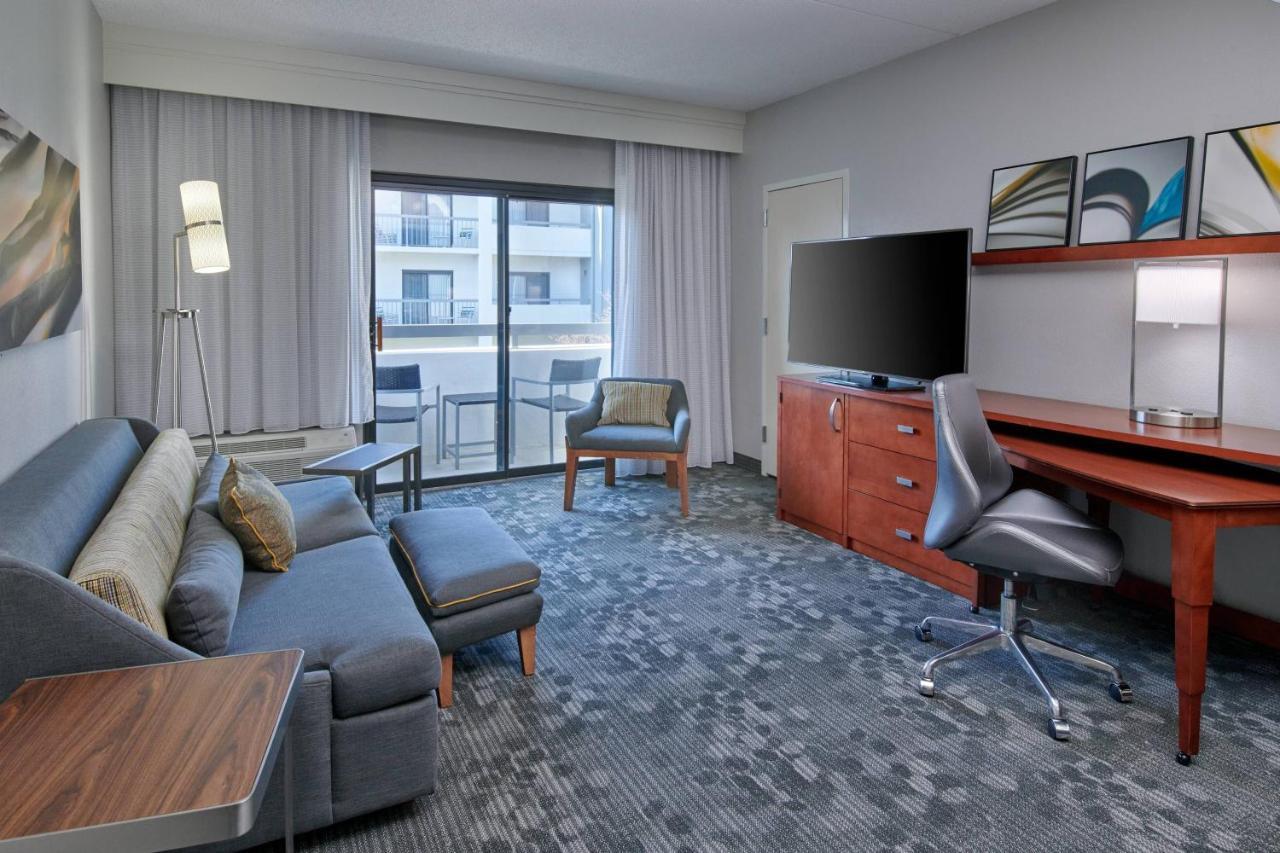 Courtyard By Marriott Indianapolis Castleton Hotell Exteriör bild