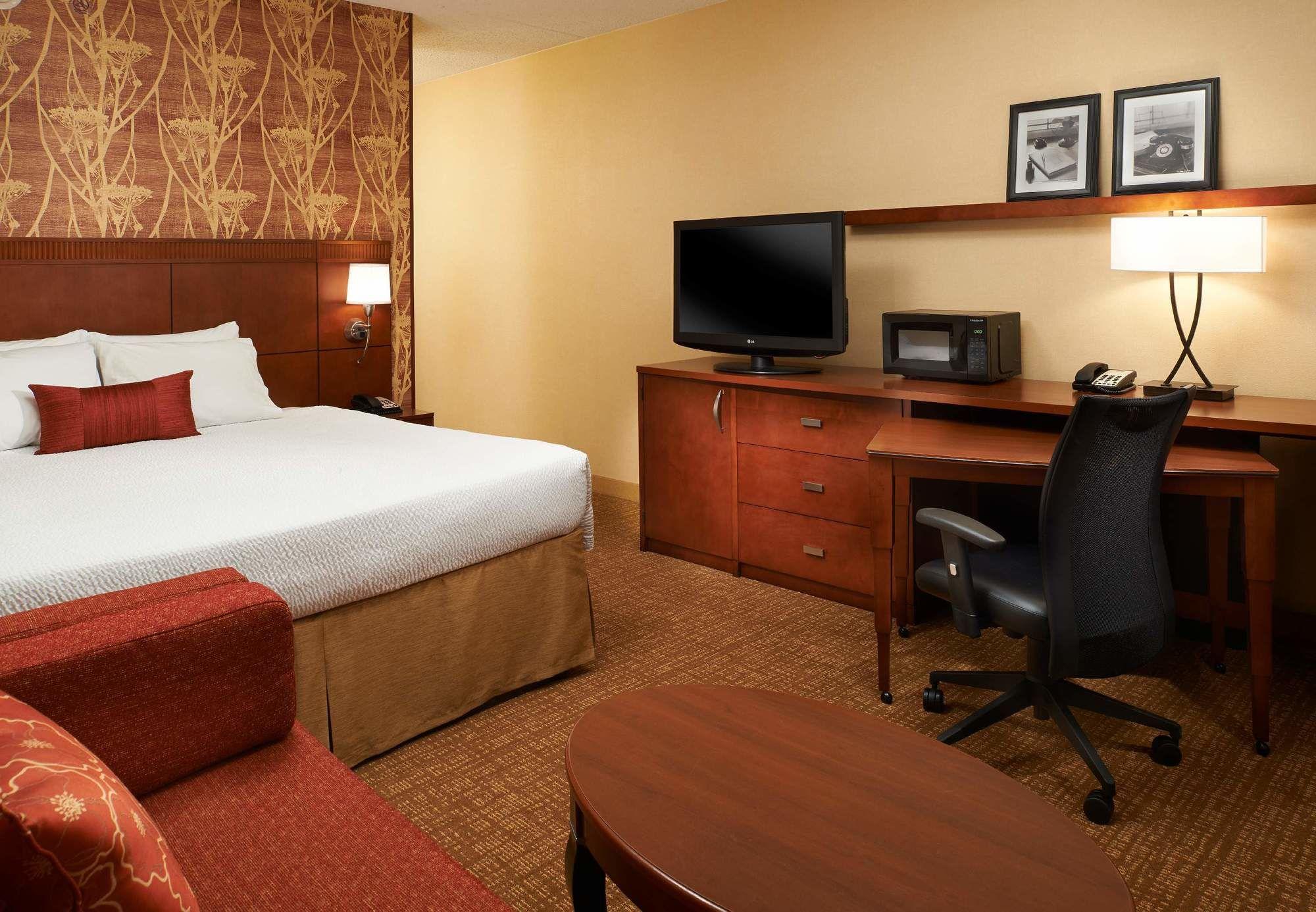 Courtyard By Marriott Indianapolis Castleton Hotell Exteriör bild