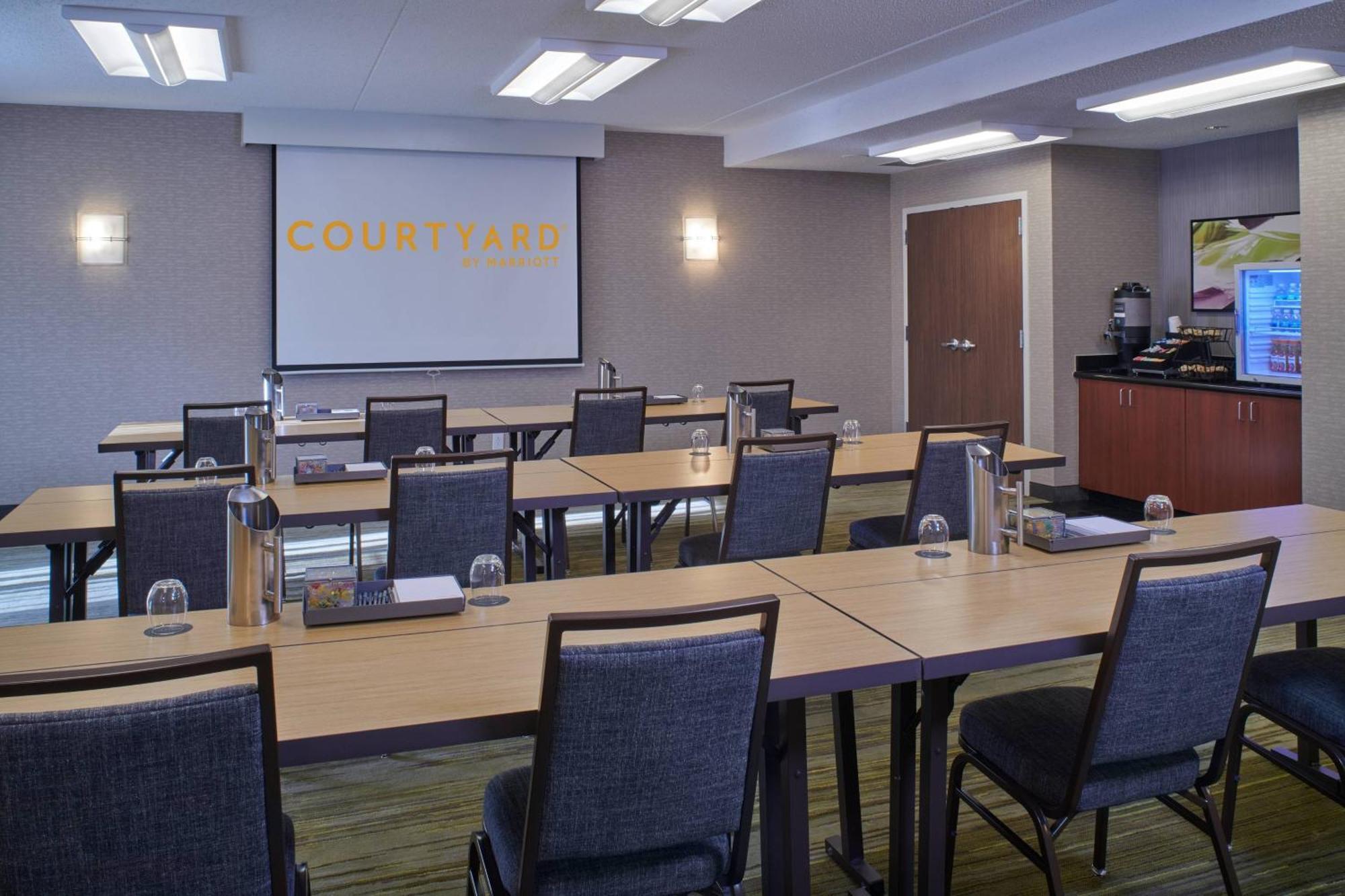 Courtyard By Marriott Indianapolis Castleton Hotell Exteriör bild