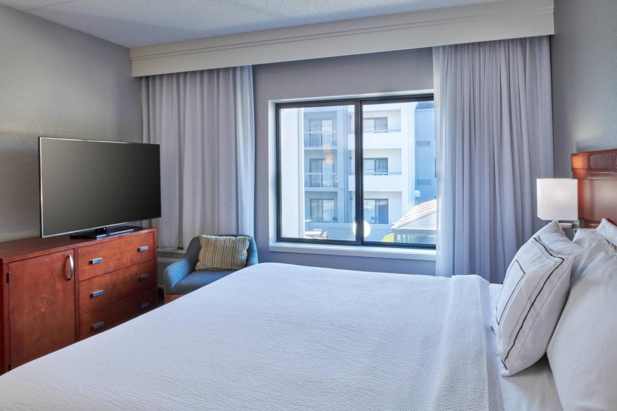 Courtyard By Marriott Indianapolis Castleton Hotell Exteriör bild