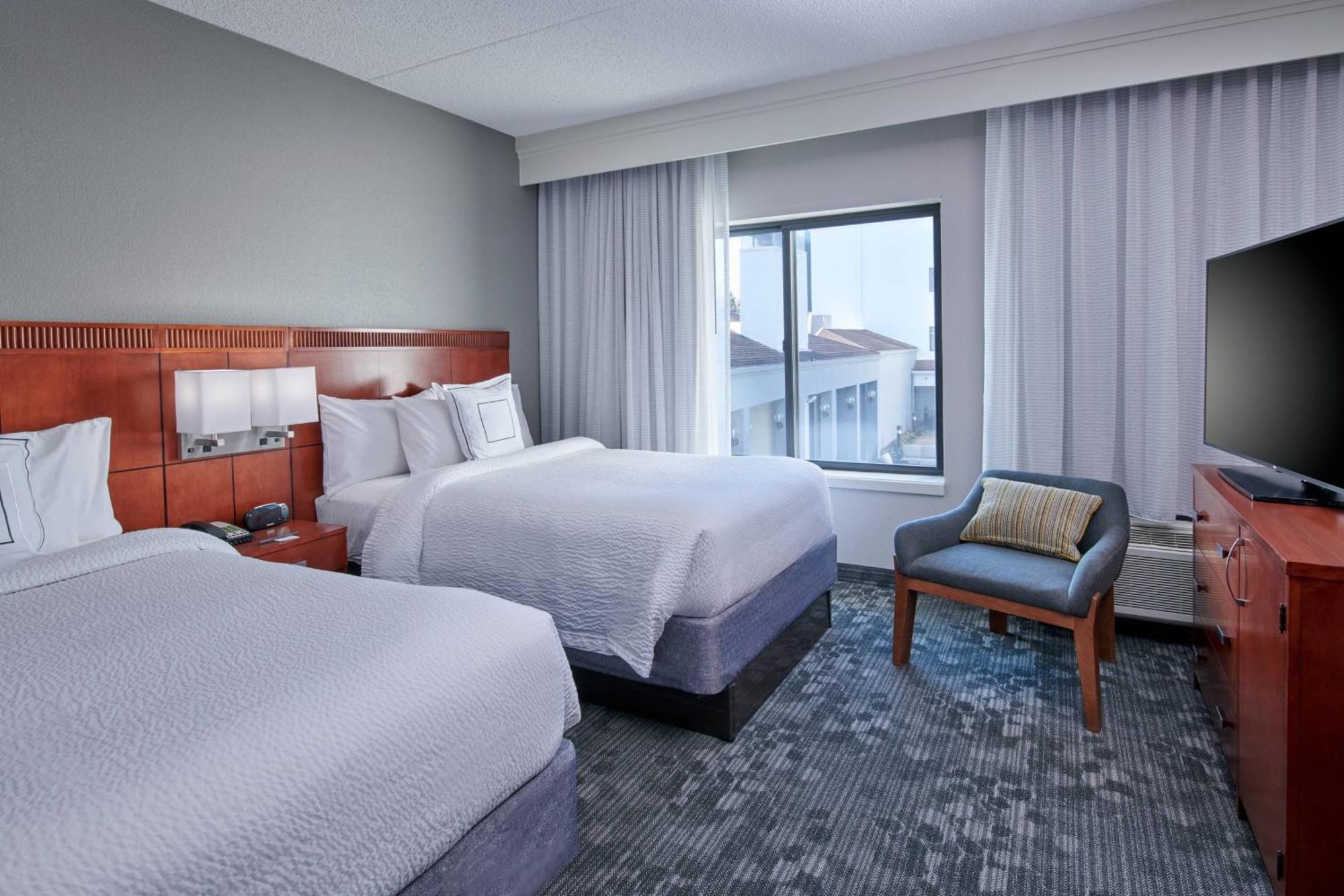Courtyard By Marriott Indianapolis Castleton Hotell Exteriör bild