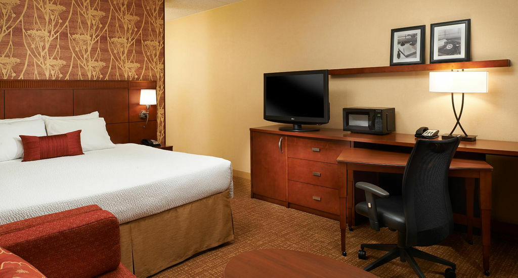 Courtyard By Marriott Indianapolis Castleton Hotell Exteriör bild